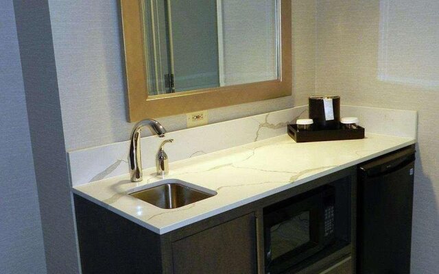 Embassy Suites by Hilton Alexandria Old Town