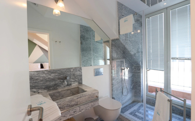 Downtown, Lisbon Apartment