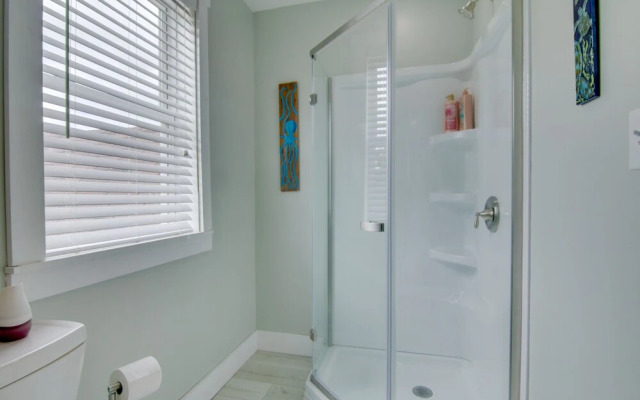 Bayfront Chincoteague Getaway W/ Fire Pit!