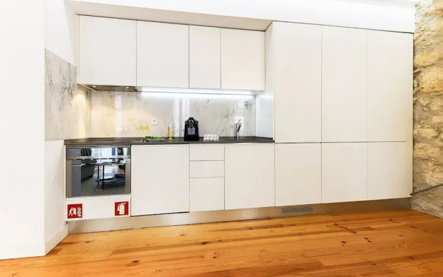 JOIVY Modern classic 1-bed Apt w/ balcony, nearby Avenida da Liberdade
