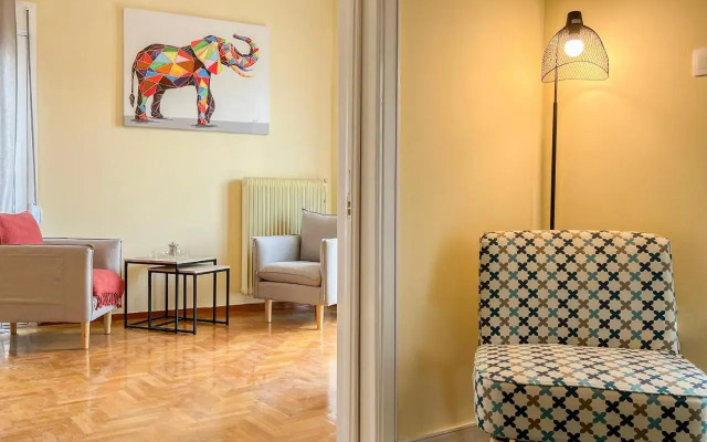 Chiou Spacious 90sqm apt in Athens