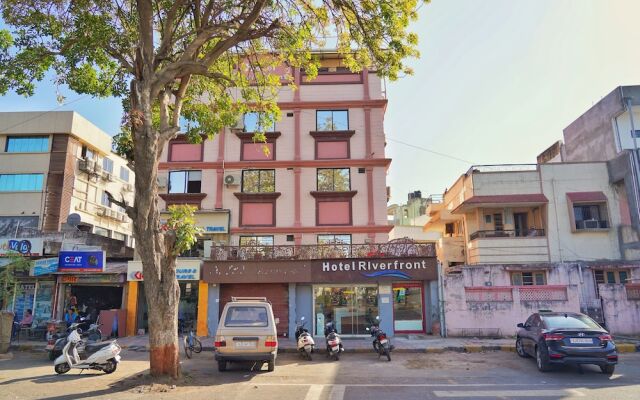 Oyo Flagship 36844 Riverfront