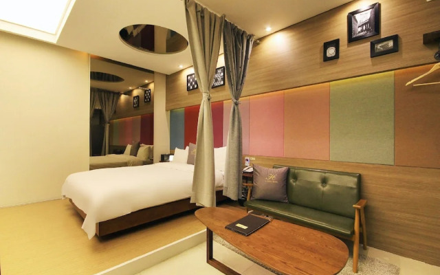 H Drive Hotel