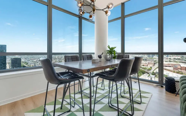 West Loop Group Retreat 2 Penthouses Balconies