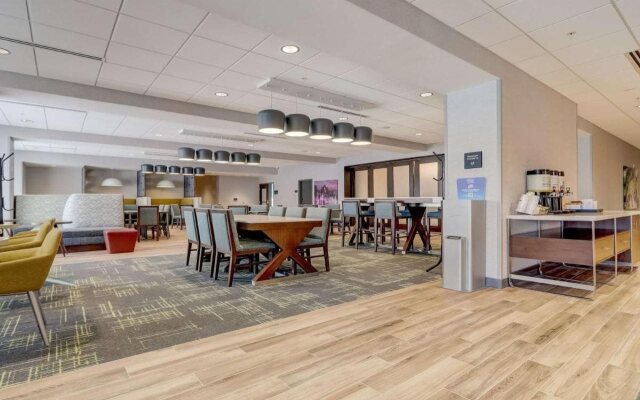 Hampton Inn & Suites Cincinnati Midtown Rookwood