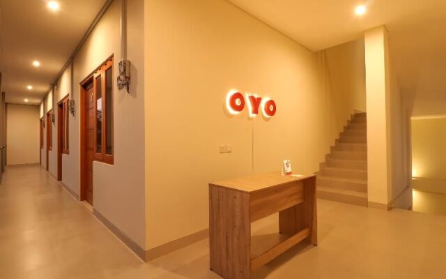 OYO 1200 Kencana Residence