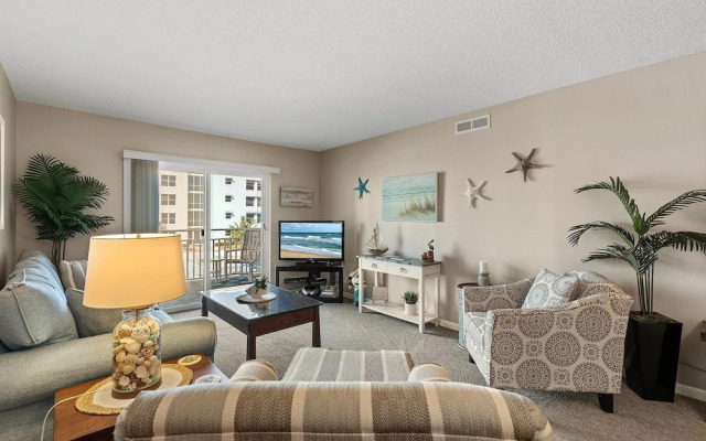 Sea Coast Gardens III 207