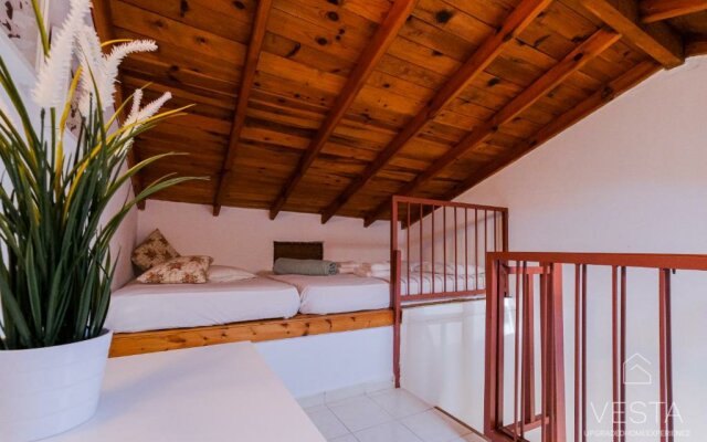 Waterlily 3-bedroom Maisonette, 75m to sandy beach