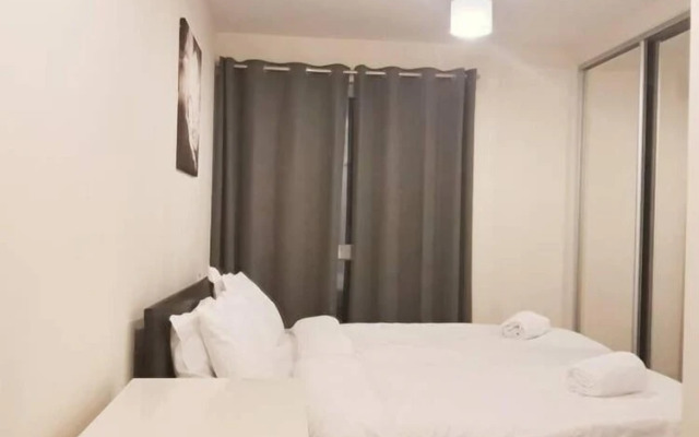 Pier Apartment 3