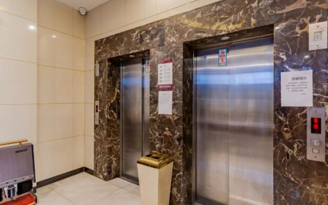 Ruiting Hotel (Huaihe Road Pedestrian Street Yintai Center)