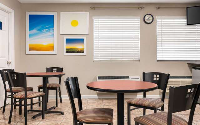 Days Inn by Wyndham Demopolis