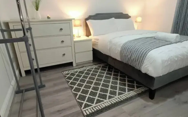 Modern & Stylish Retreat 15 Mins to Central London