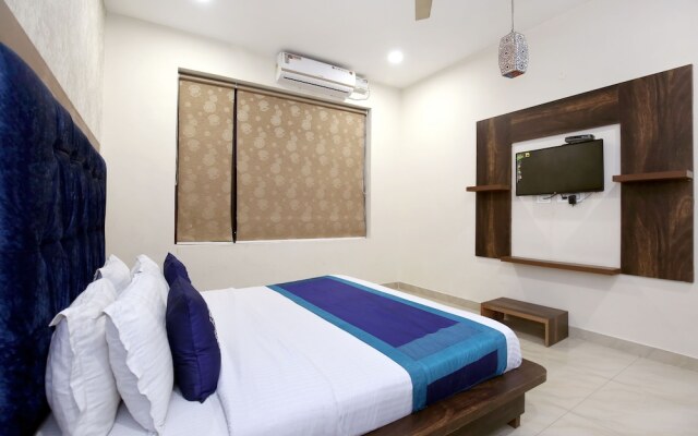 OYO 10070 Hotel Satkar Regency