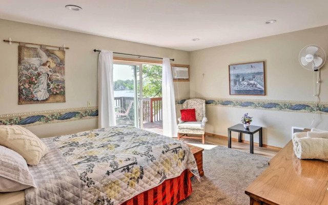 Lakefront Retreat w/ Dock & Yard in Tobyhanna!