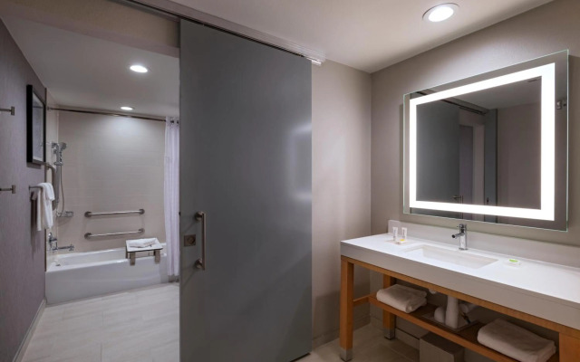 Hyatt Place Austin / Lake Travis / Four Points