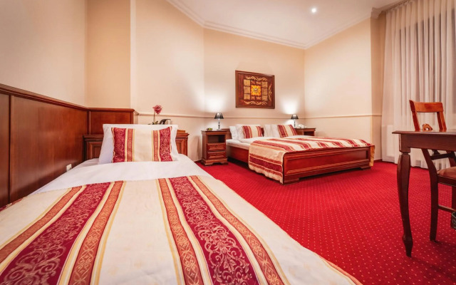 Hotel Capital