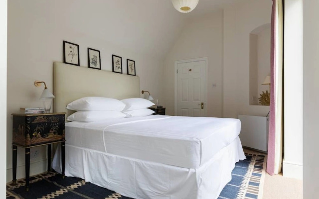 Tite Street IX by Onefinestay
