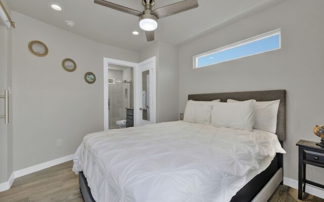 Cozi Combo BBQ Movie Lounge