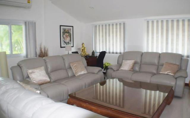 Luxury 5 Bed 5 Bath Villa
