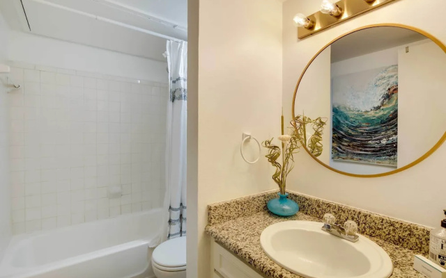 Stylish Condo w/ Pool in Knox Henderson!