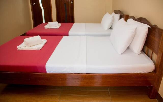OYO 696 Jurias Garden Hotel
