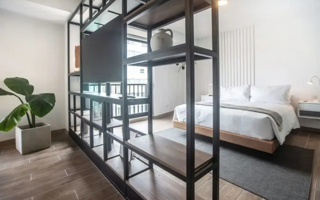 w Spacious 2BR in the Heart of Miraflores