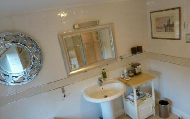 Newark Lodge Guest House