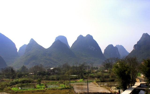 Yangshuo Wada Hostel by Yulong River