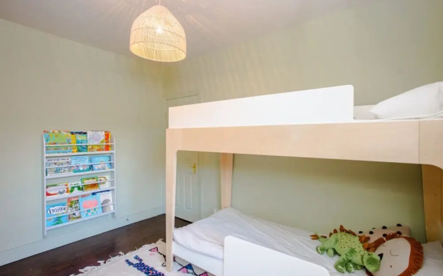 Beautiful 4 Bedroom House in North East London