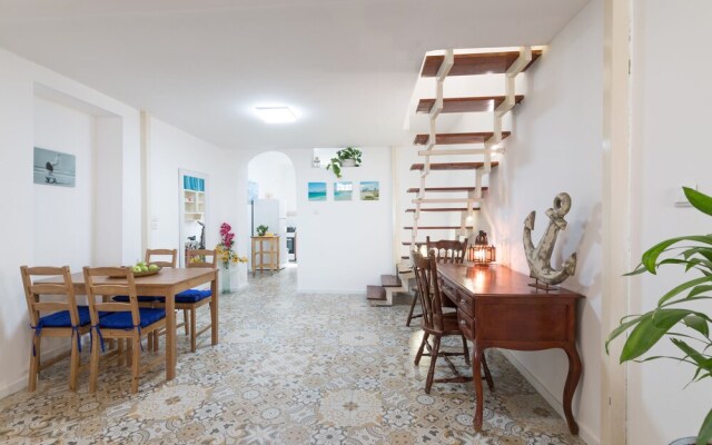 Gorgeous Apt in Neve Tzedek with Parking