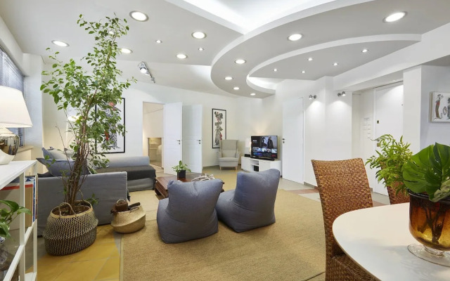 Chloe Boutique Apartments