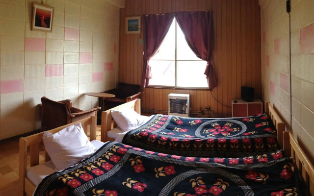 Koshimizu Hana Kotori Youth Hostel