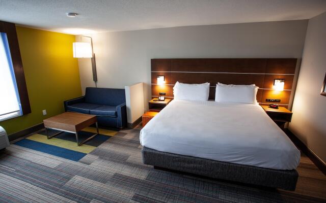 Holiday Inn Express & Suites Atlanta N-Perimeter Mall Area