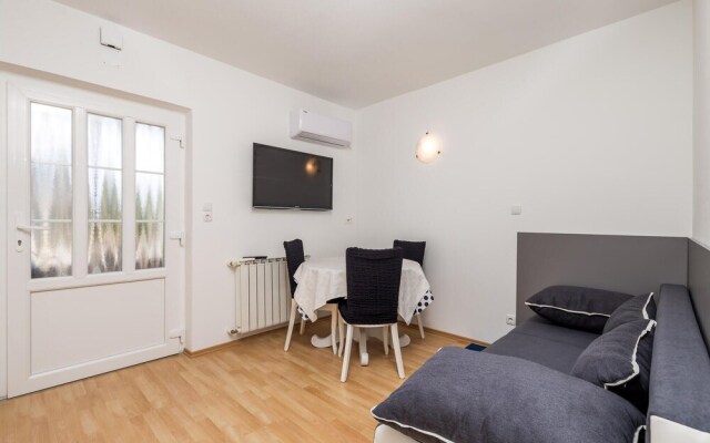 Beautiful Apartment in Barbat na Rabu With 1 Bedrooms and Wifi