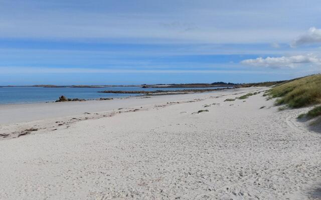 Breton holiday home in a quiet location near the beach