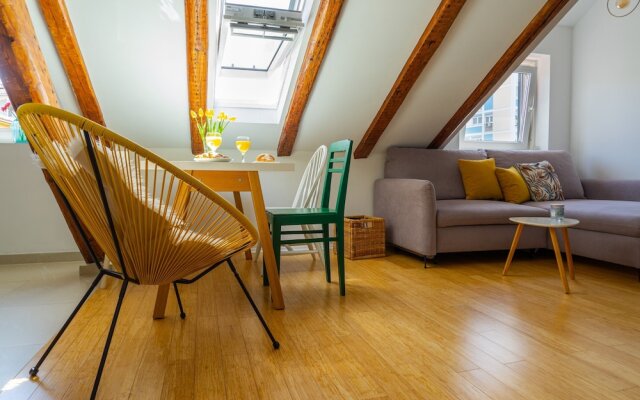 Cool Attic apt w Gallery, in the Heart of Split