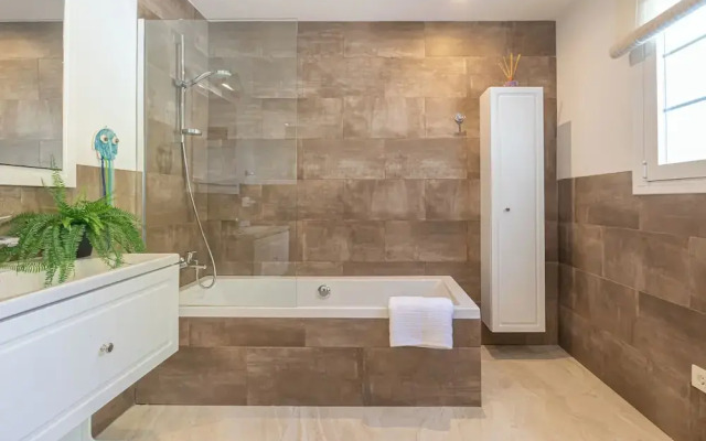 Luxury Family Escape Golf & Pool Retreat
