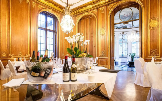 Schlosshotel Berlin By Patrick Hellmann