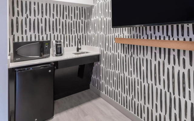 Atwell Suites Austin Airport by IHG