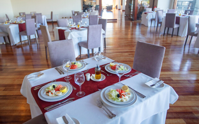 Gran Hotel Vicente Costanera