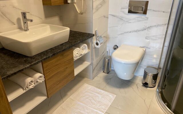 Golden World Suite Hotel