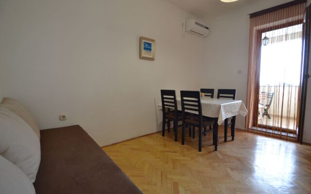 Apartment Martina - 300 m from sea: A2 Sukosan, Zadar riviera