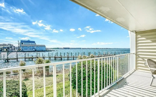 Thunder Island 139d 2 Bedroom Condo by RedAwning