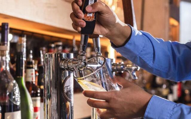 Delta Hotels by Marriott Detroit Novi