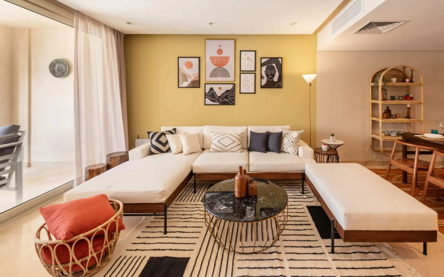 Xuru Stays I Exotic 1bdr w/ Outdoor Terrace Pool & Beach Access