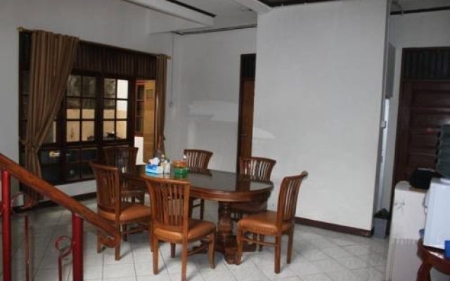 Elvia Guest House