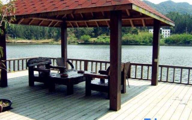 Taohuayuan Holiday Hotel