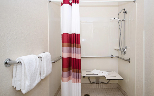 Red Roof Inn Philadelphia - Oxford Valley