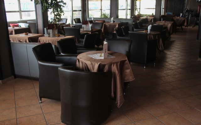 New Farah Hotel