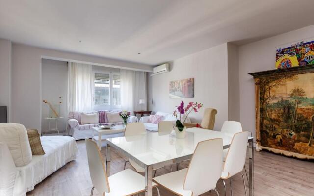 LetsGo Diagonal Avenue Apartment